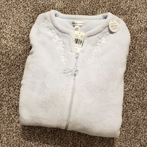New w/tags plush robe